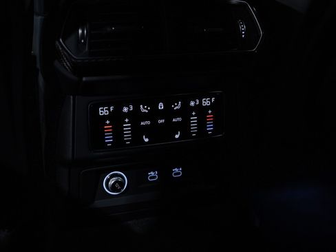 Used 2022 Lamborghini Urus AWD/4WD image 66