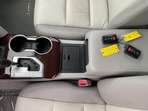 Used 2014 Toyota Camry XLE image 24