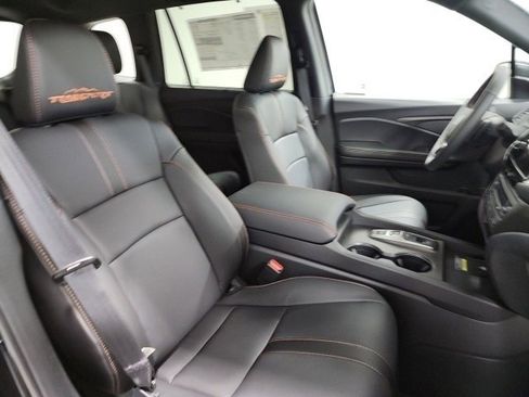 Used 2025 Honda Passport TrailSport image 14