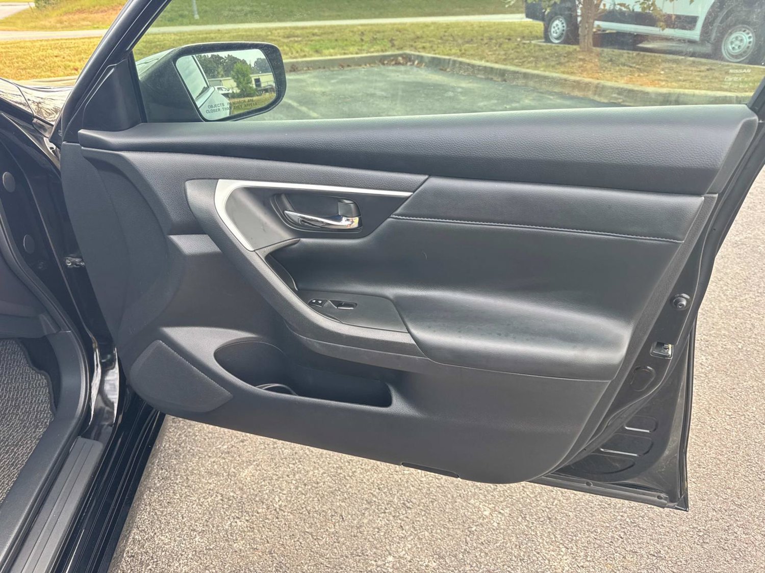 Used 2016 Nissan Altima 2.5 SR w/ Interior Lighting Package FWD image 16
