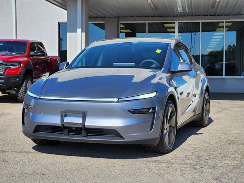 Used 2026 Tesla Model Y Long Range AWD/4WD image 4