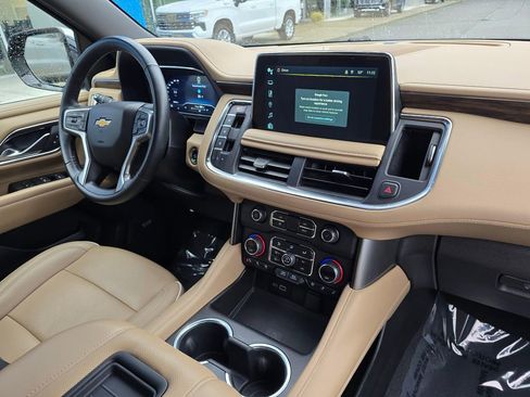 Used 2024 Chevrolet Suburban Premier image 10