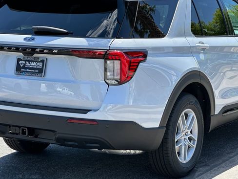 New 2026 Ford Explorer Active RWD image 8