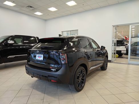 New 2026 Nissan Kicks SR image 3