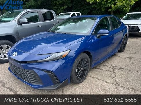 Used 2025 Toyota Camry SE FWD image 1