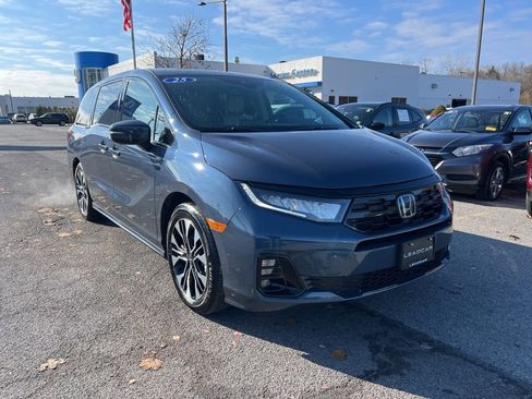 Used 2025 Honda Odyssey Elite image 7