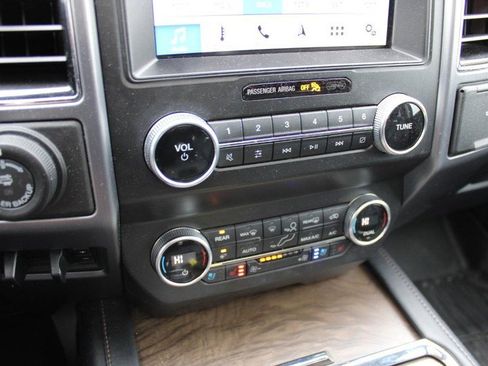 Used 2019 Ford Expedition Platinum image 17