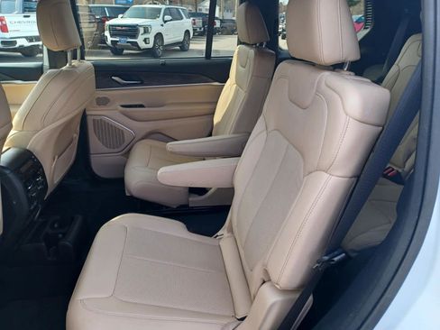 Used 2023 Jeep Grand Cherokee L Limited w/ Luxury Tech Group II image 23