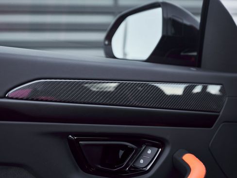 Used 2025 Lamborghini Urus SE image 32