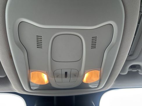 Used 2019 Jeep Renegade Latitude image 23