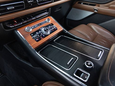 Used 2020 Lincoln Aviator Reserve w/ Equipment Group 202A image 14