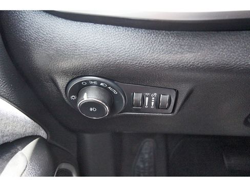 Used 2022 Jeep Compass Latitude w/ Sun and Sound Group FWD image 18