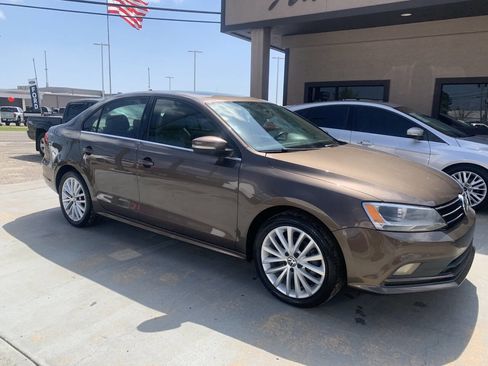 Used 2015 Volkswagen Jetta SE image 4