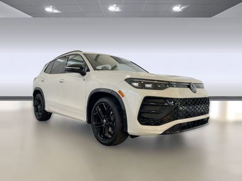 New 2026 Volkswagen Tiguan SE R-Line image 7