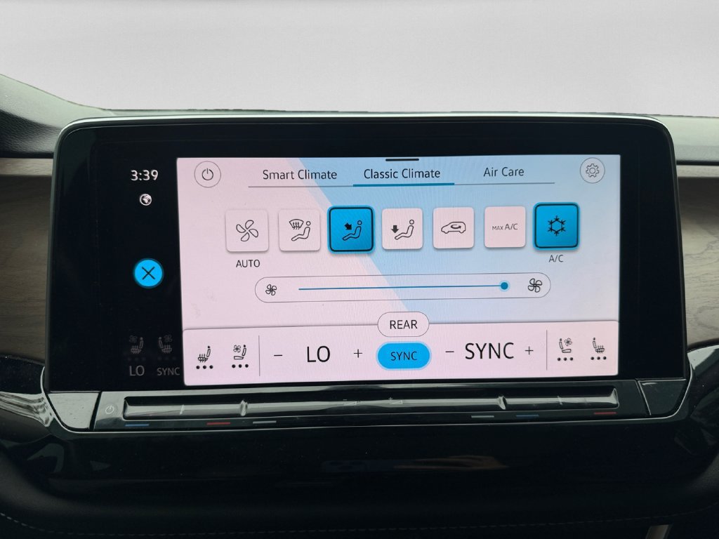 Used 2024 Volkswagen Atlas SE w/ Panoramic Sunroof Package FWD image 17