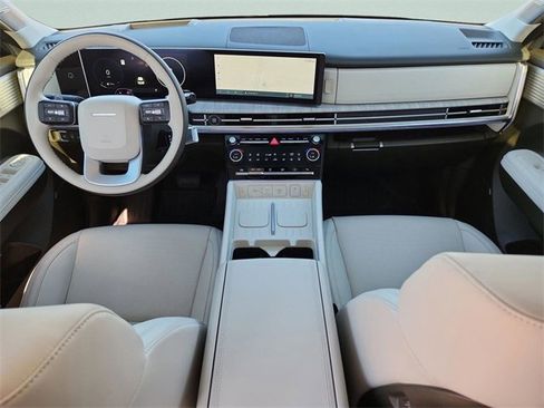 Used 2025 Hyundai Santa Fe Calligraphy image 8