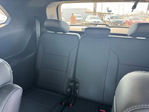 Used 2025 Buick Enclave Preferred image 13