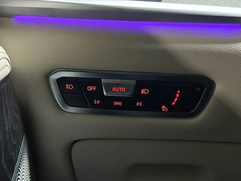 Used 2021 BMW X7 M50i w/ Dynamic Handling Package AWD/4WD image 40