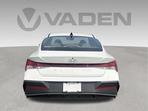 New 2026 Hyundai Elantra SE FWD image 4