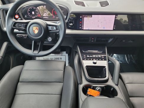 Used 2025 Porsche Cayenne Base image 22