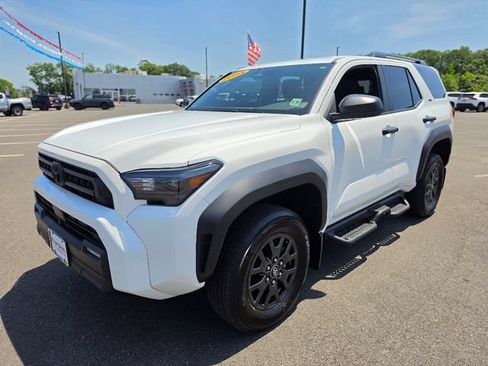 Used 2025 Toyota 4Runner SR5 AWD/4WD image 3