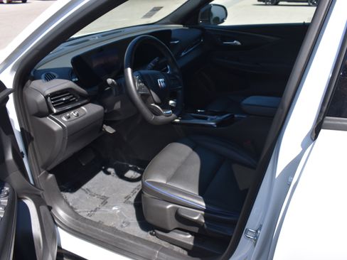 Used 2025 Buick Envista Sport Touring image 12