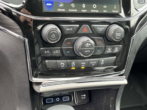 Used 2021 Jeep Grand Cherokee Limited w/ Trailer Tow Group IV image 33