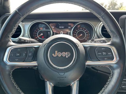 Used 2022 Jeep Wrangler Unlimited Sahara image 15