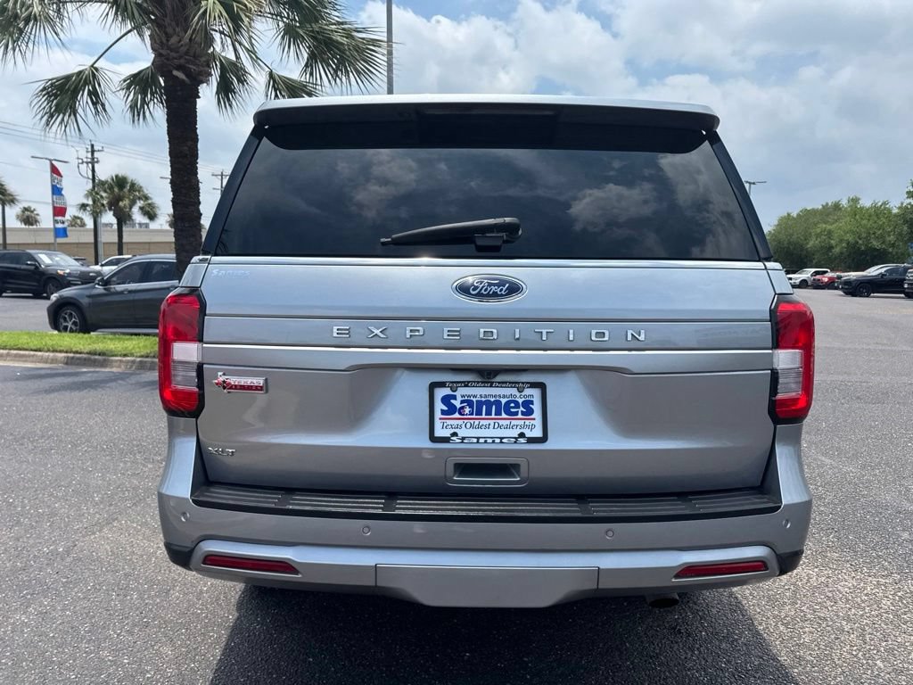 Used 2023 Ford Expedition XLT RWD image 4