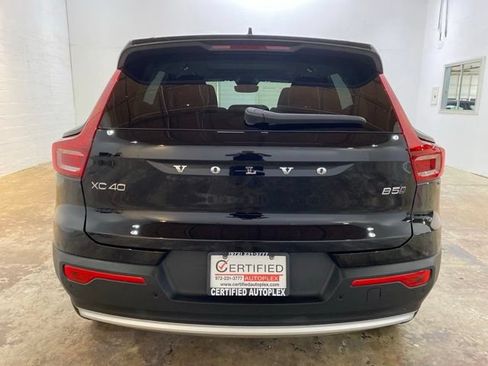 Used 2025 Volvo XC40 B5 Core AWD/4WD image 4