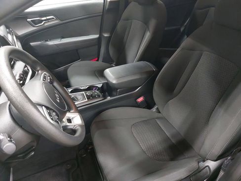 Used 2025 Kia Sportage LX image 14