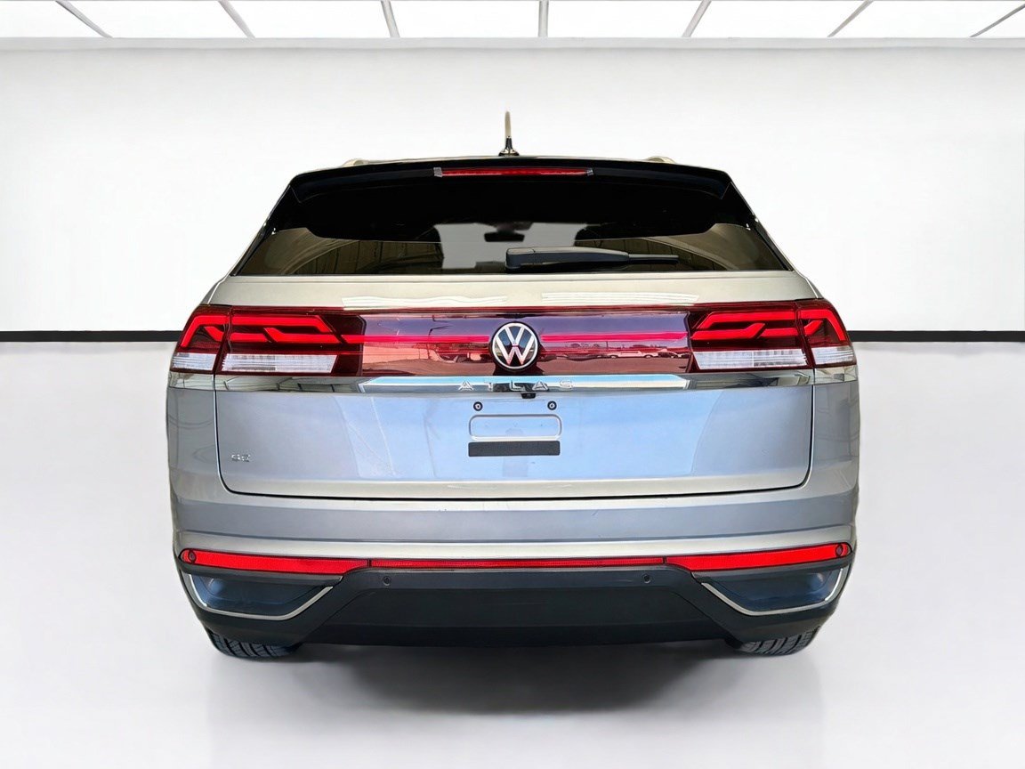 Used 2025 Volkswagen Atlas Cross Sport SE FWD image 5