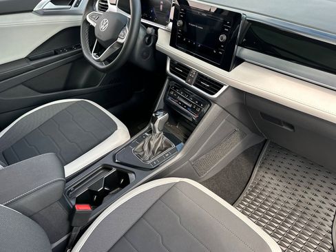 New 2025 Volkswagen Taos SE image 14