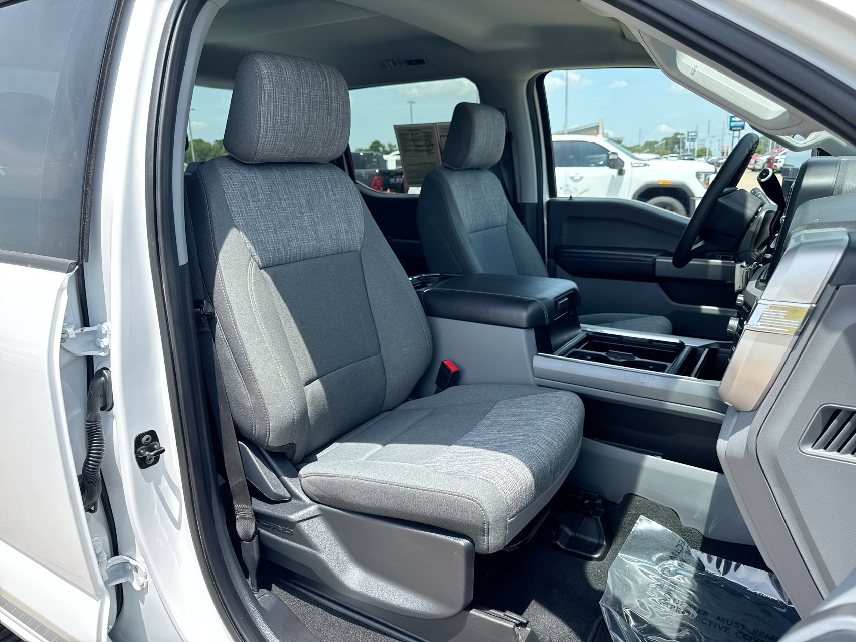 Used 2025 Ford F250 XLT w/ FX4 Off-Road Package AWD/4WD image 24