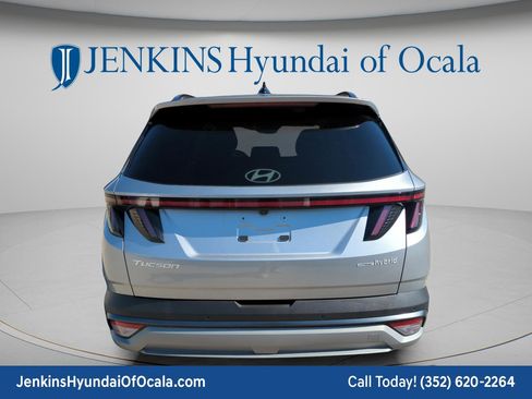 Certified 2025 Hyundai Tucson Limited AWD/4WD image 4
