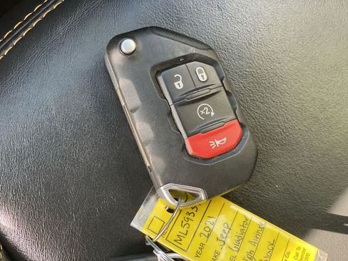 Used 2021 Jeep Gladiator Overland AWD/4WD image 30