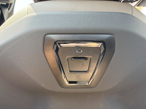 Used 2025 BMW i5 eDrive40i w/ Premium Package image 43