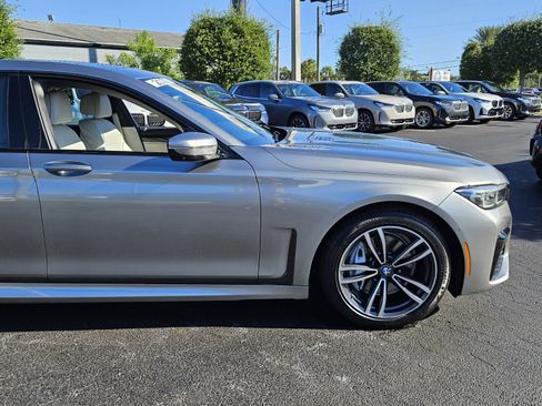 Used 2022 BMW 740i xDrive w/ M Sport Package image 2