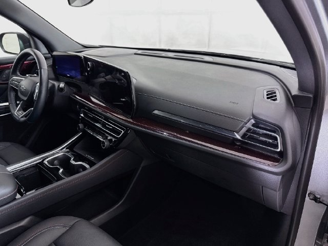 Used 2025 Chevrolet Traverse Z71 AWD/4WD image 30