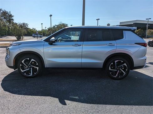 Used 2024 Mitsubishi Outlander SE image 8