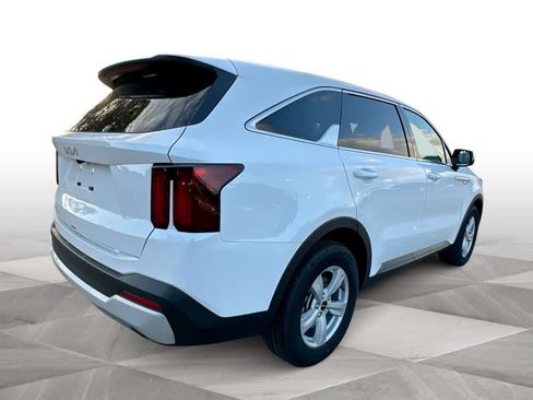 Certified 2026 Kia Sorento LX FWD image 8
