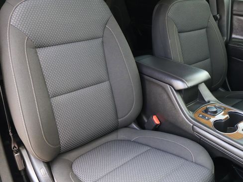 Used 2023 GMC Acadia SLE w/ Driver Convenience Package image 19