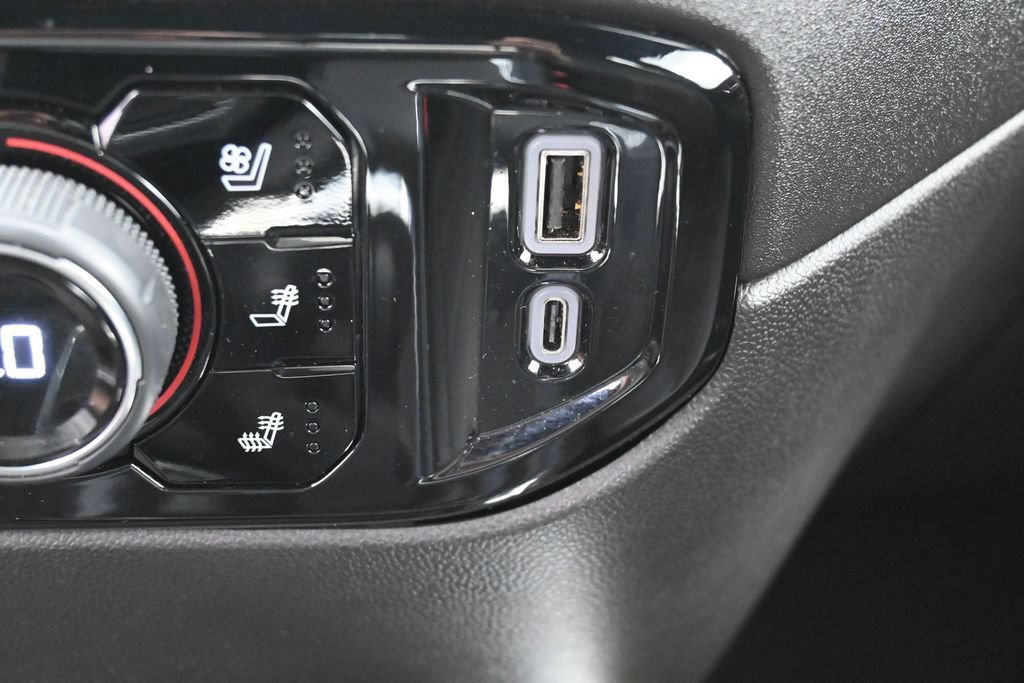 Used 2024 Chevrolet Silverado 1500 High Country w/ High Country Premium Package AWD/4WD image 25