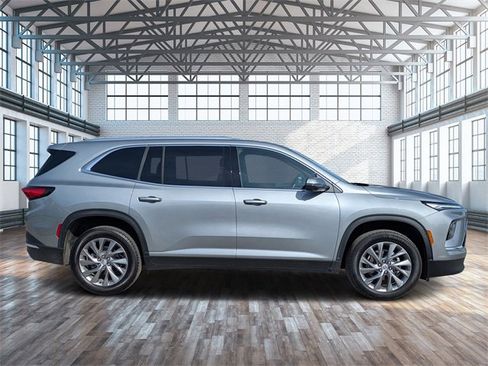 Used 2025 Buick Enclave Preferred image 3