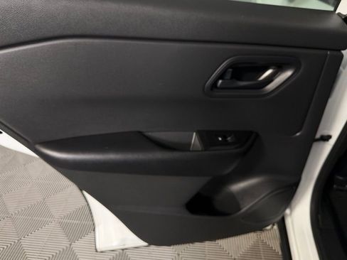 Used 2025 Nissan Rogue S image 25