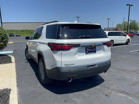 Used 2023 Chevrolet Traverse LT FWD image 6