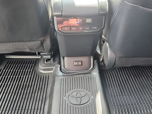 Used 2026 Toyota Highlander XLE AWD/4WD image 11