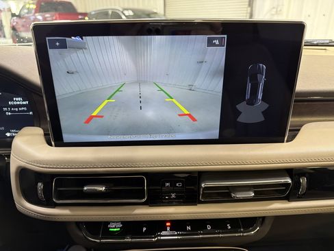 Used 2023 Lincoln Nautilus Reserve w/ Luxury Package image 17