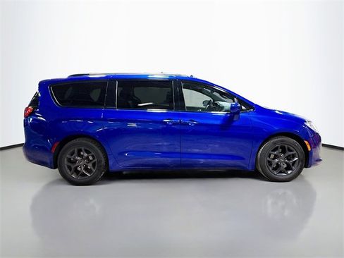 Used 2019 Chrysler Pacifica Touring-L Plus w/ S Appearance Package image 6