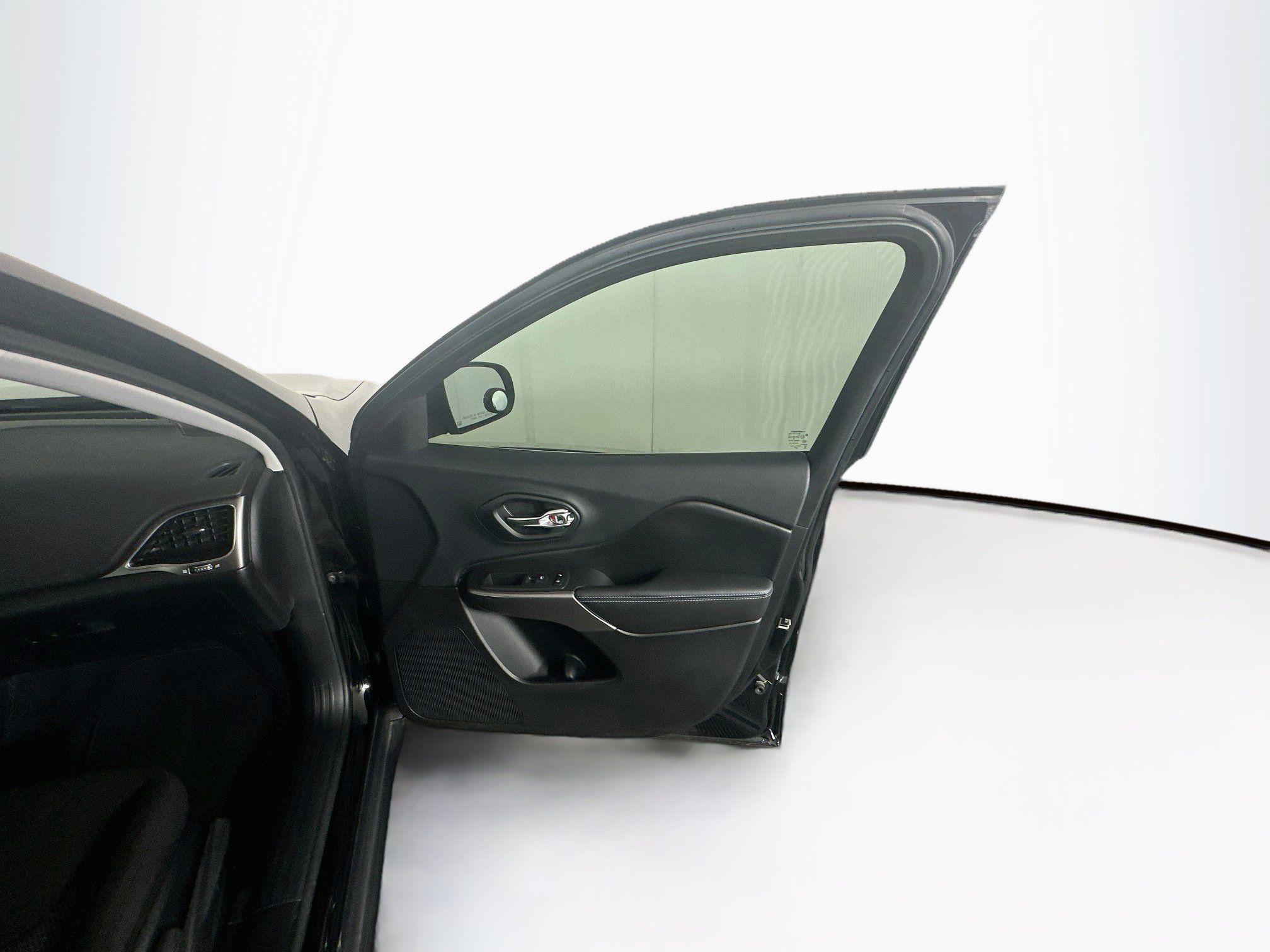 Used 2019 Jeep Cherokee Latitude w/ Popular Appearance Group FWD image 29
